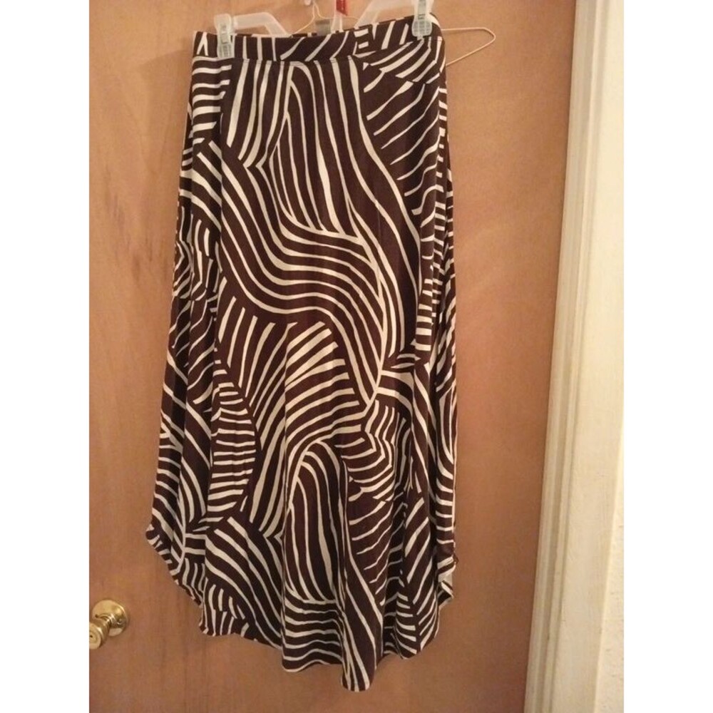 Ladies brown & white Chicos brand skirt. Size 1 (equal to US 8)